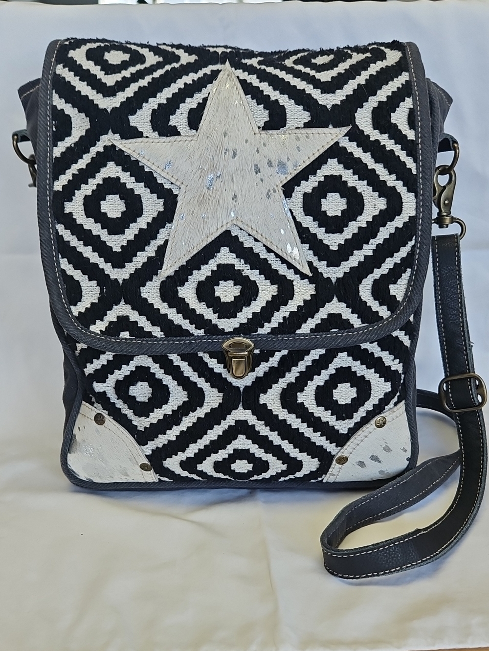 Bhrayna Black & White Geometric Star Crossbody Shoulder Bag